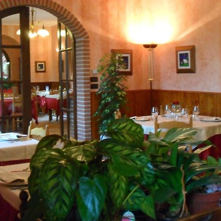 Ristorante Albergo Da Maurizio Cravanzana Exterior photo