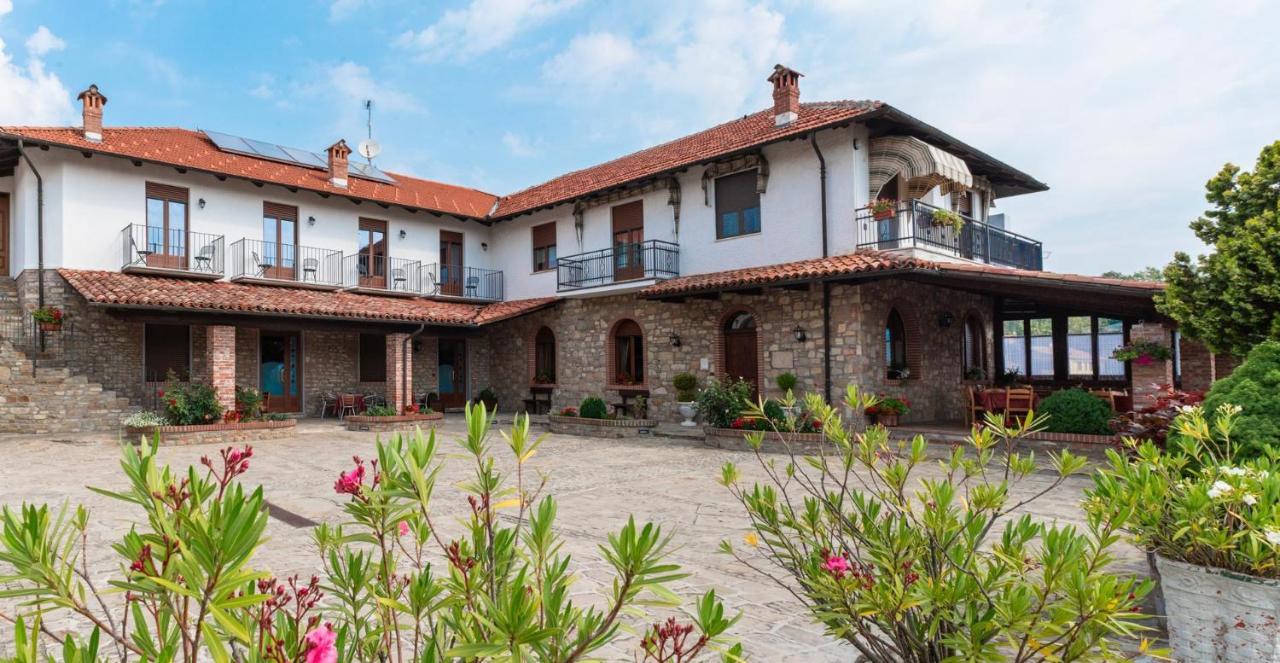 Ristorante Albergo Da Maurizio Cravanzana Exterior photo