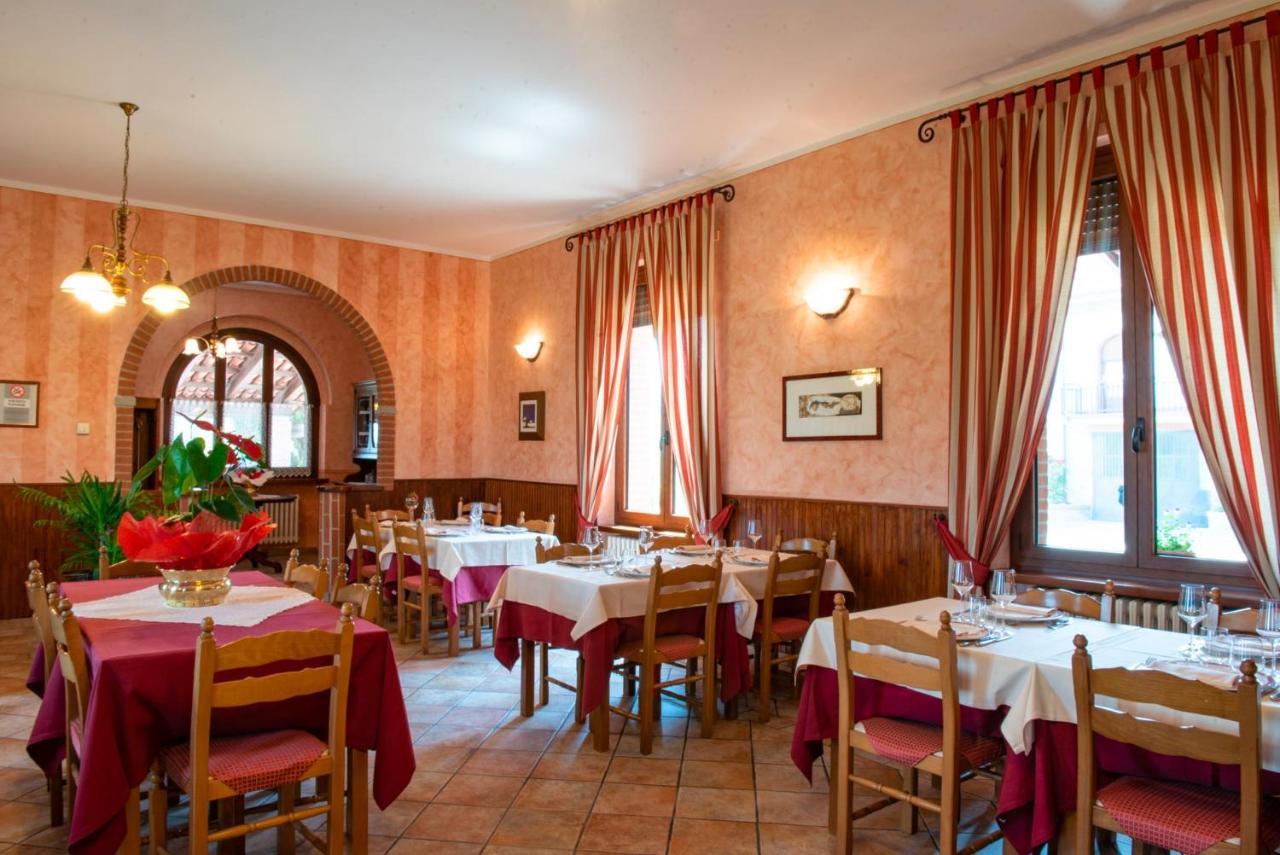 Ristorante Albergo Da Maurizio Cravanzana Exterior photo